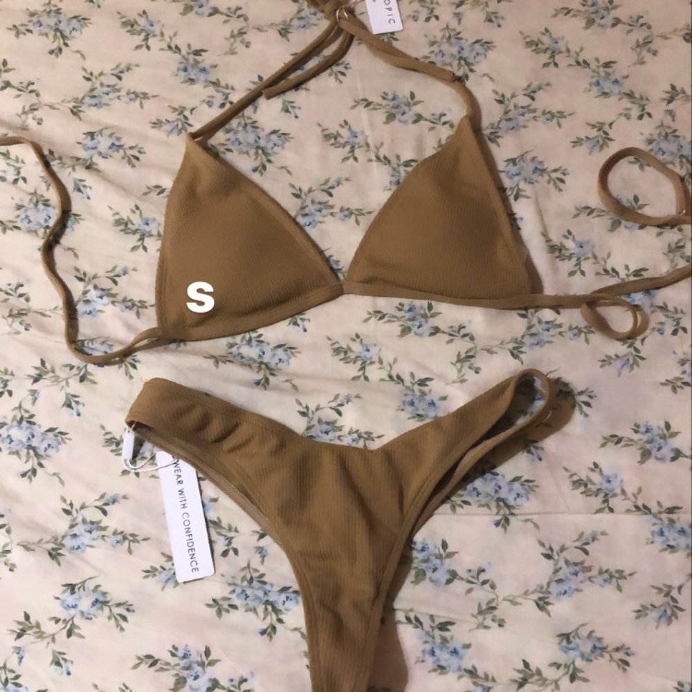 AQUA TROPIC BIKINI SET AND NIKE PRO BUNDLE